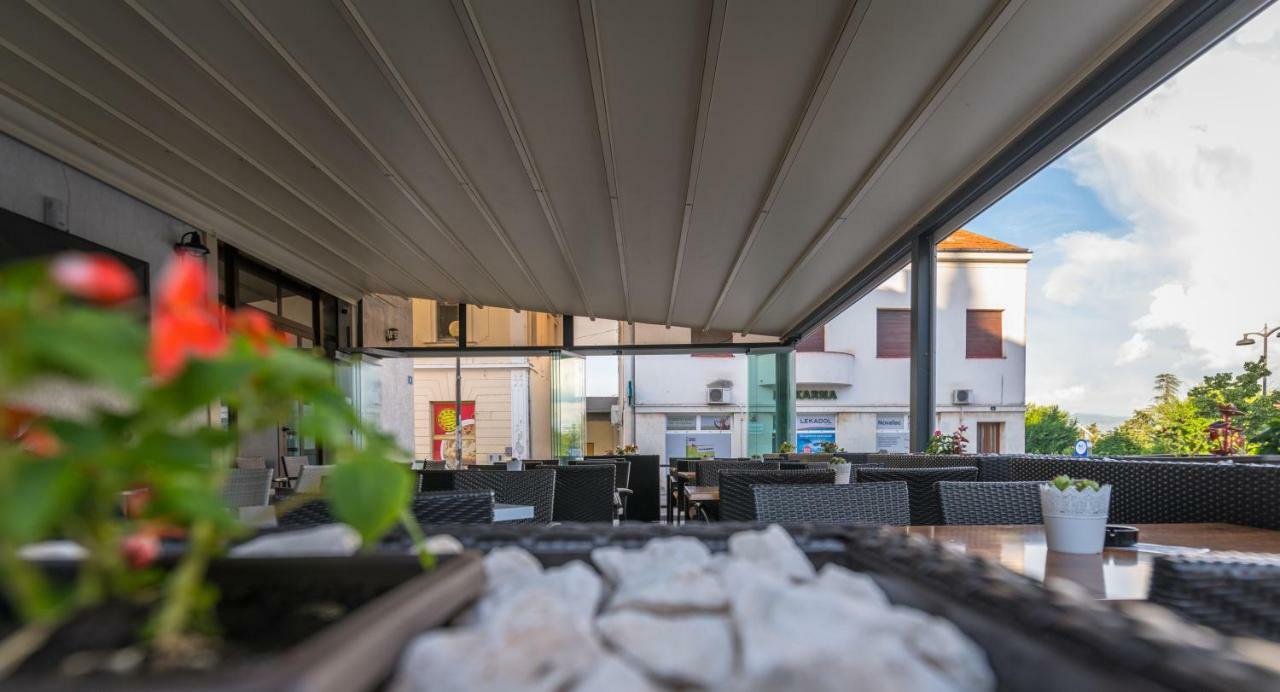 Hotel Park Drniš Zewnętrze zdjęcie