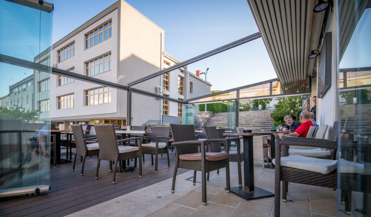 Hotel Park Drniš Zewnętrze zdjęcie
