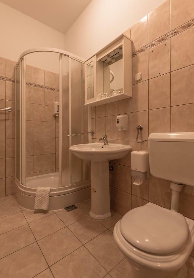 Hotel Park Drniš Zewnętrze zdjęcie