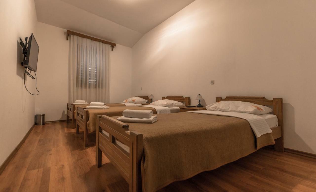 Hotel Park Drniš Zewnętrze zdjęcie
