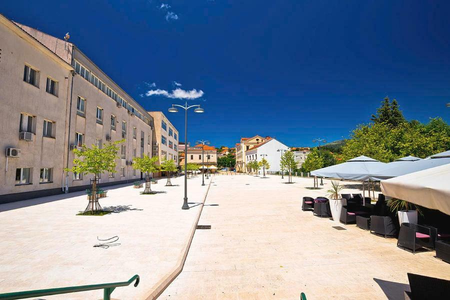 Hotel Park Drniš Zewnętrze zdjęcie